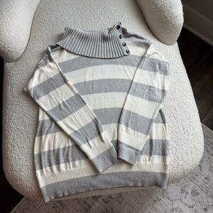 Banana Republic Gray/Cream Striped Turtleneck Sweater. Sz XL. Good condition.